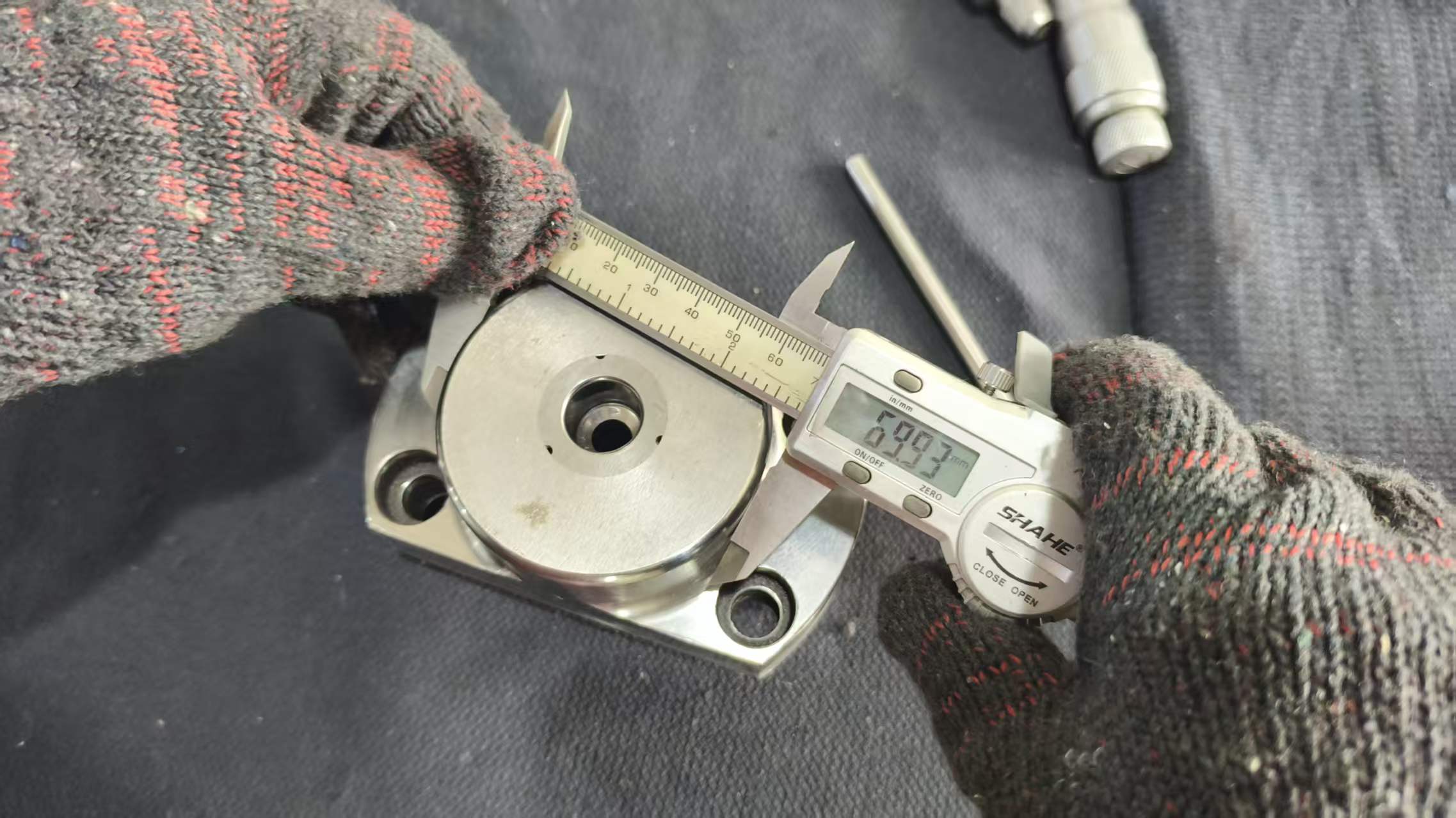 How can we guarantee the quality of molds and punch pin? - HengfaMold